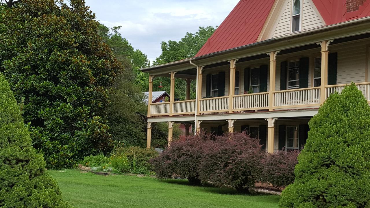 Hummingbird Inn Goshen Exterior photo